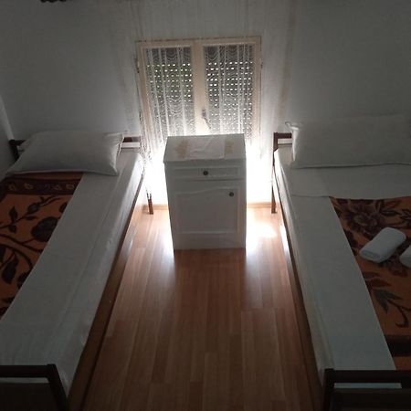 Hostel Vera - Airport Podgorica Mitrovici  客房 照片