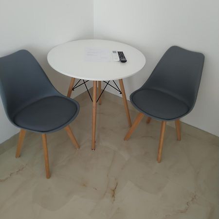 Hostel Vera - Airport Podgorica Mitrovici  外观 照片