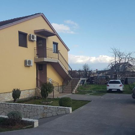 Hostel Vera - Airport Podgorica Mitrovici  外观 照片