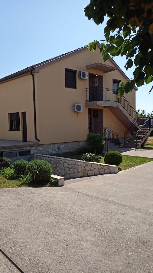 Hostel Vera - Airport Podgorica Mitrovici  外观 照片