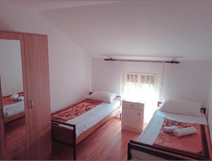 Hostel Vera - Airport Podgorica Mitrovici  外观 照片