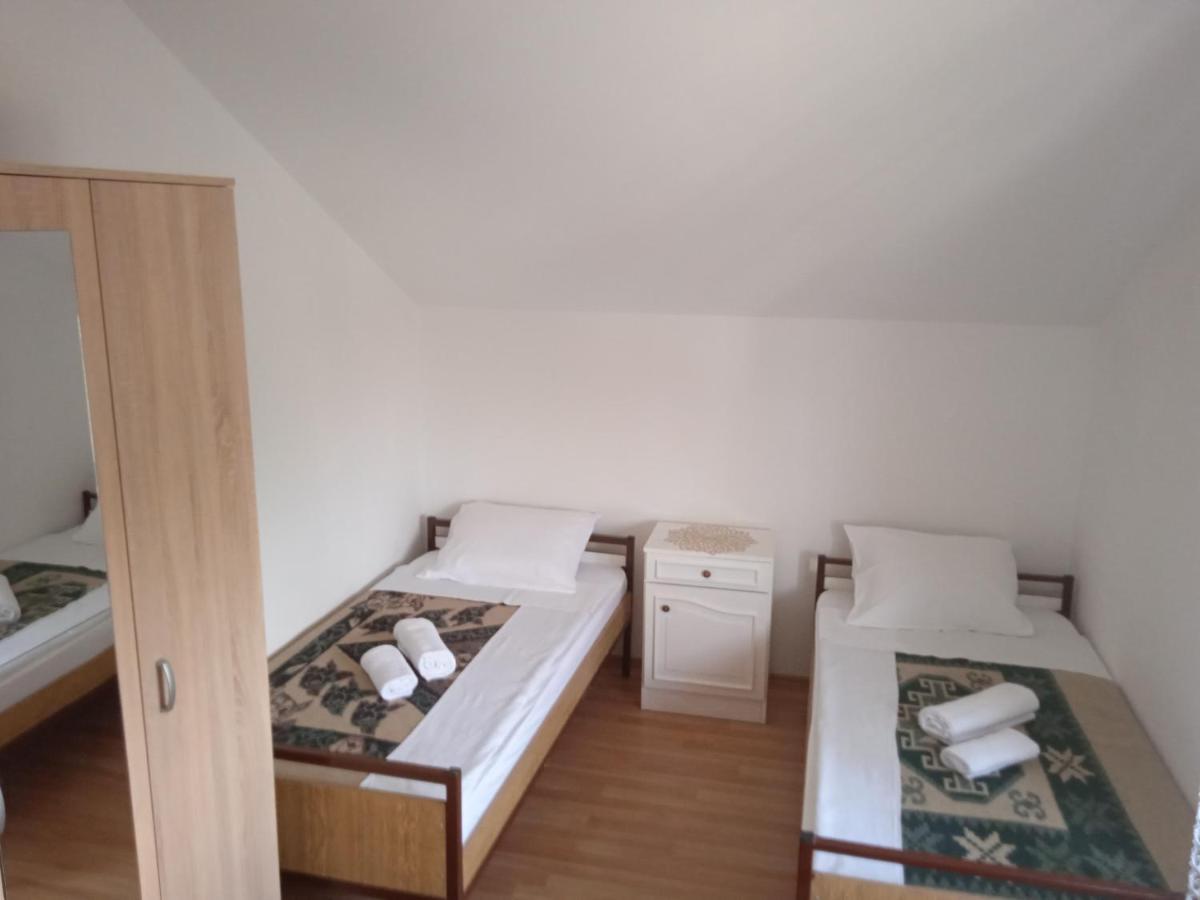 Hostel Vera - Airport Podgorica Mitrovici  外观 照片