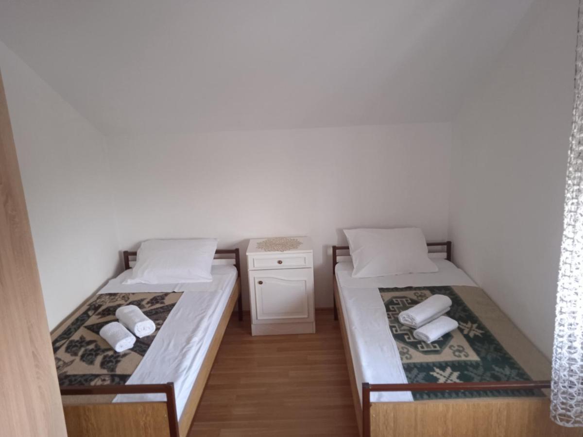 Hostel Vera - Airport Podgorica Mitrovici  外观 照片