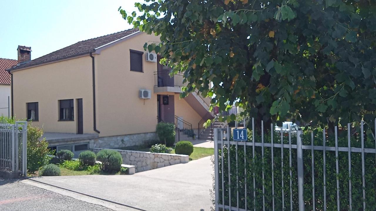 Hostel Vera - Airport Podgorica Mitrovici  外观 照片