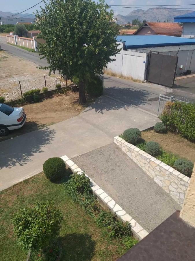 Hostel Vera - Airport Podgorica Mitrovici  外观 照片