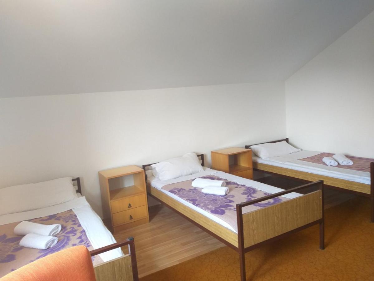 Hostel Vera - Airport Podgorica Mitrovici  外观 照片