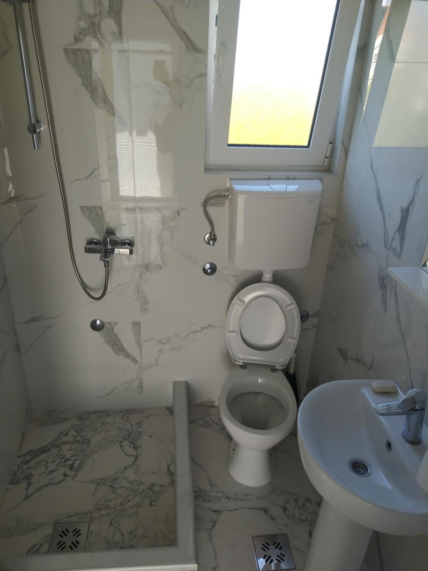 Hostel Vera - Airport Podgorica Mitrovici  外观 照片