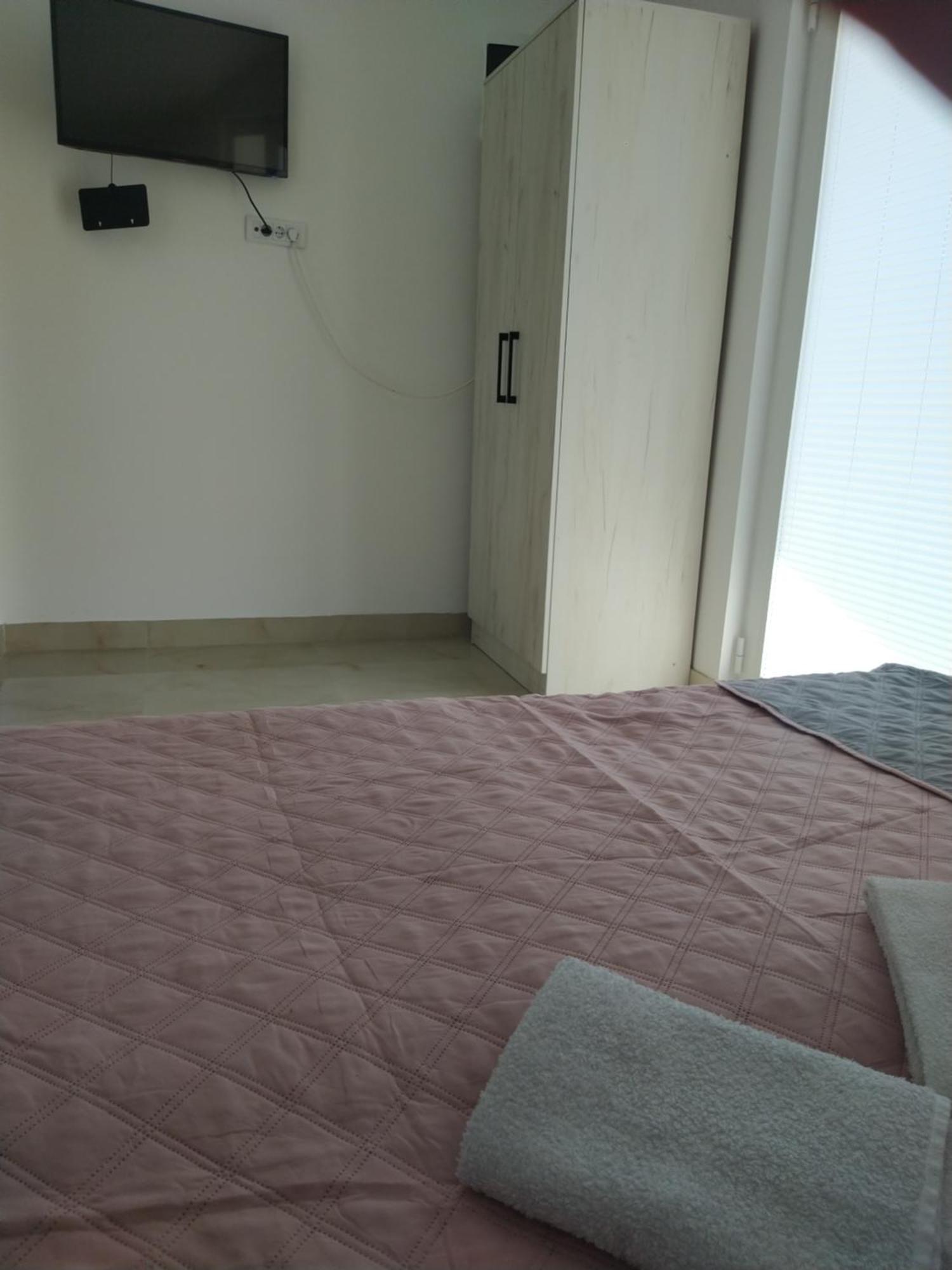Hostel Vera - Airport Podgorica Mitrovici  外观 照片