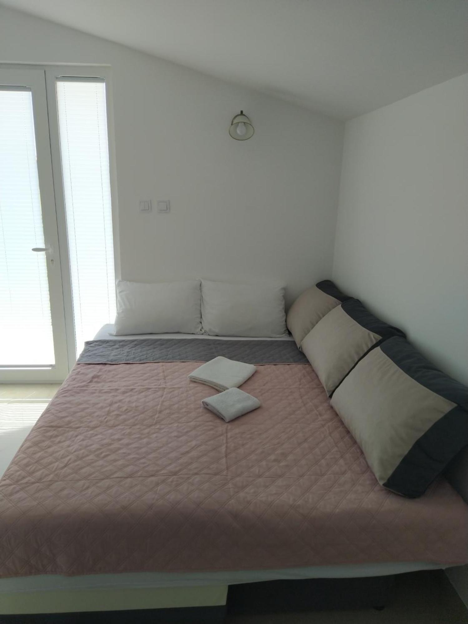 Hostel Vera - Airport Podgorica Mitrovici  外观 照片