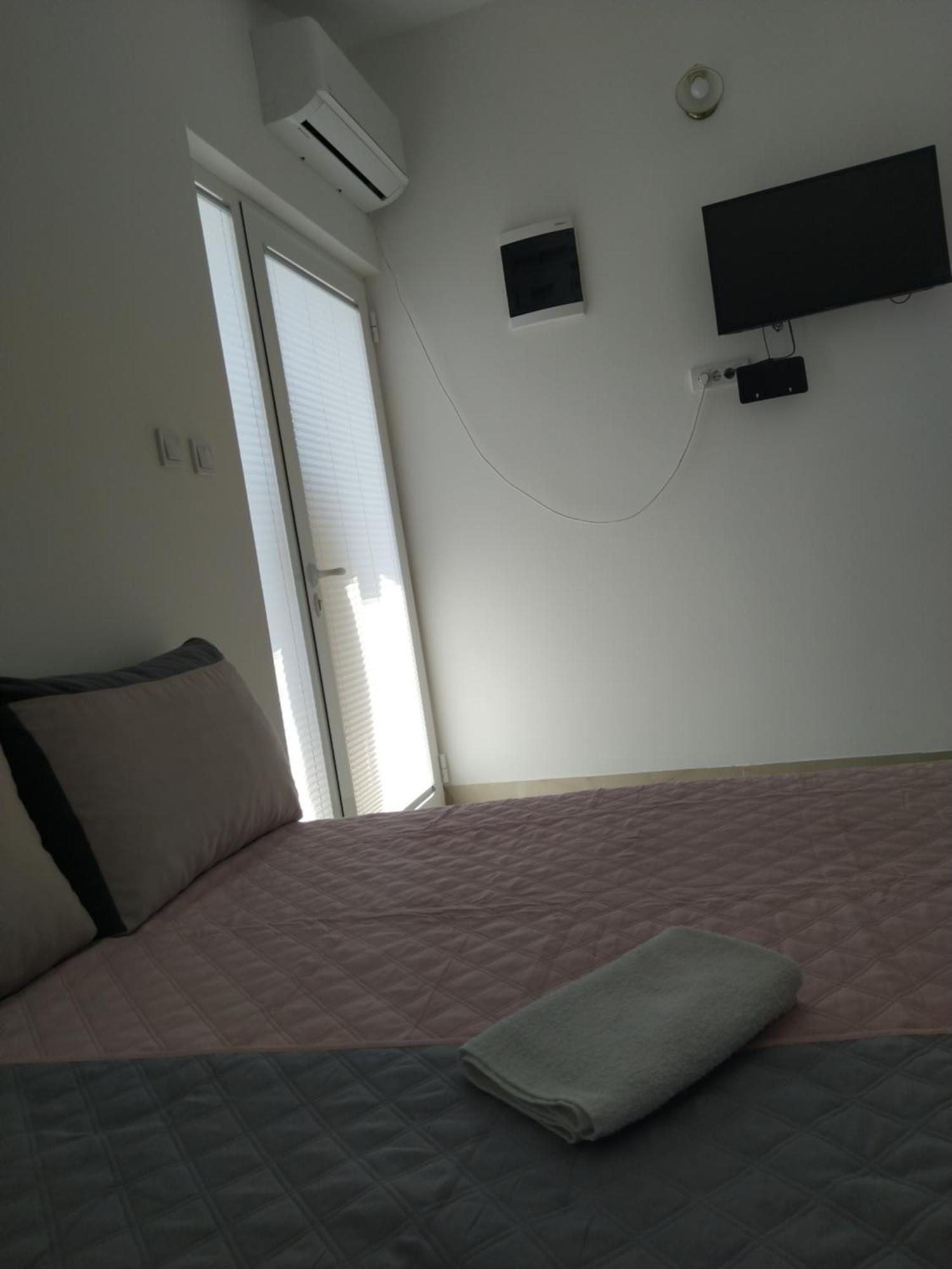 Hostel Vera - Airport Podgorica Mitrovici  外观 照片