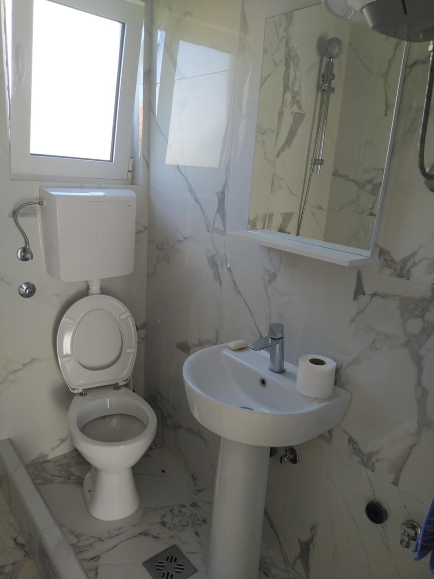 Hostel Vera - Airport Podgorica Mitrovici  外观 照片