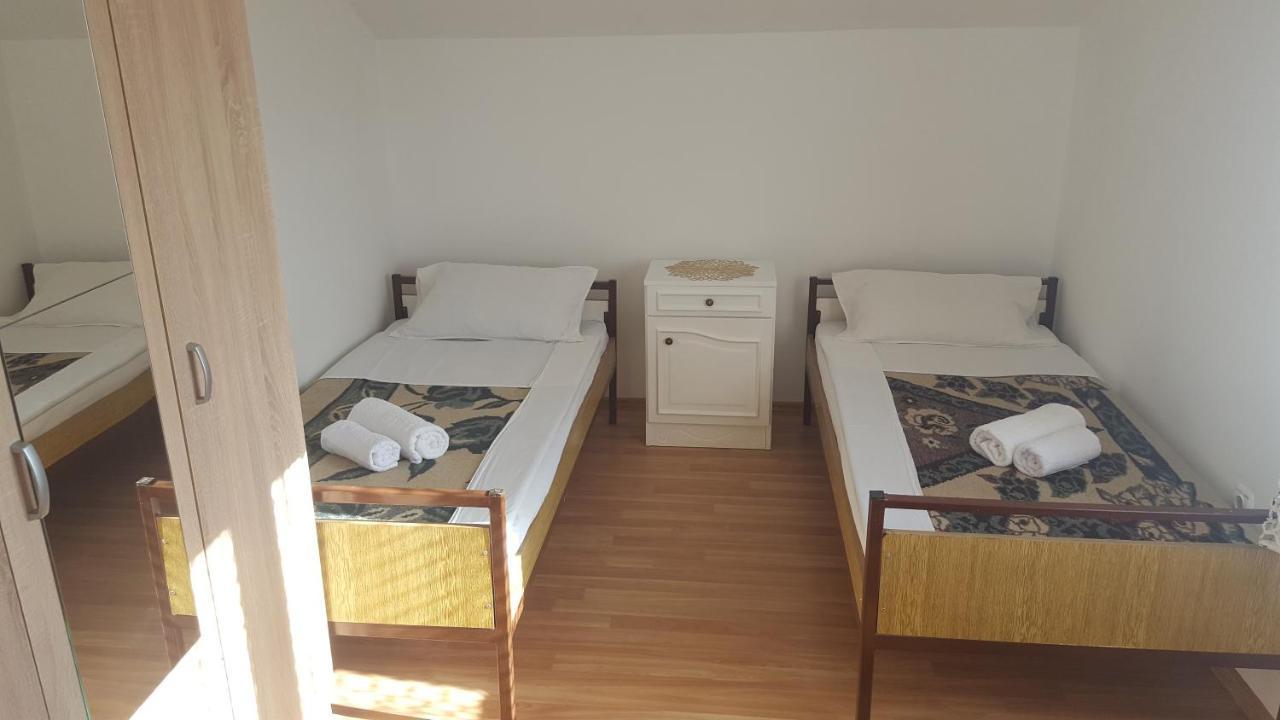 Hostel Vera - Airport Podgorica Mitrovici  外观 照片