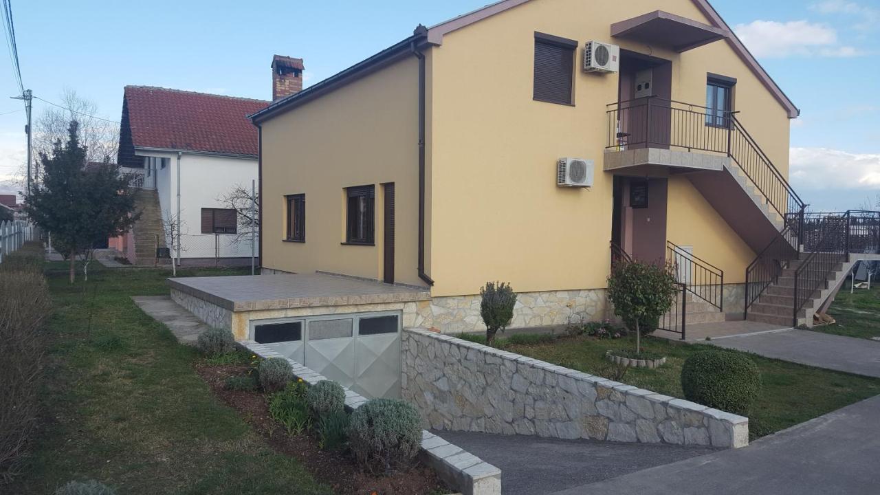Hostel Vera - Airport Podgorica Mitrovici  外观 照片